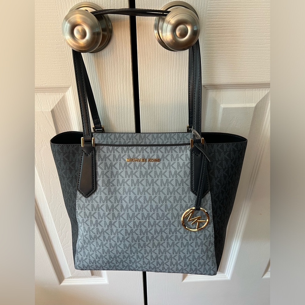 Michael Kors Small Signature Tote